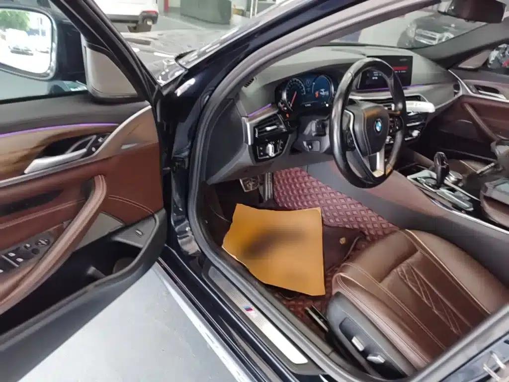 2018 BMW 5 Series 530Li Leading Edition M Sport Package — миниатюра 16