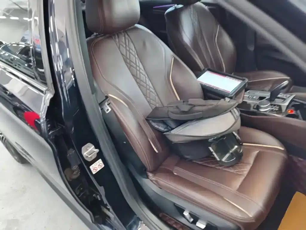 2018 BMW 5 Series 530Li Leading Edition M Sport Package — миниатюра 25