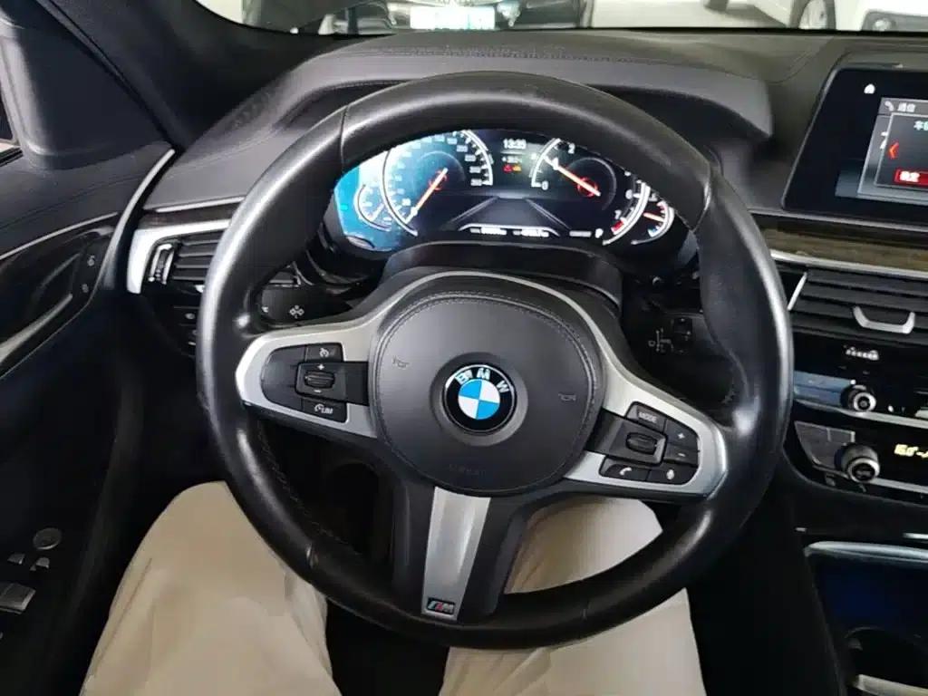 2018 BMW 5 Series 525Li M Sport Package — миниатюра 11