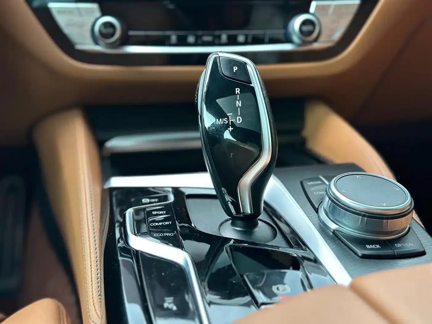 2021 BMW 5 Series Imported Model 525i M Sport Package — миниатюра 14