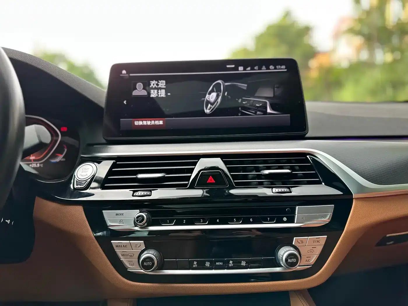 2021 BMW 5 Series Imported Model 525i M Sport Package — миниатюра 15