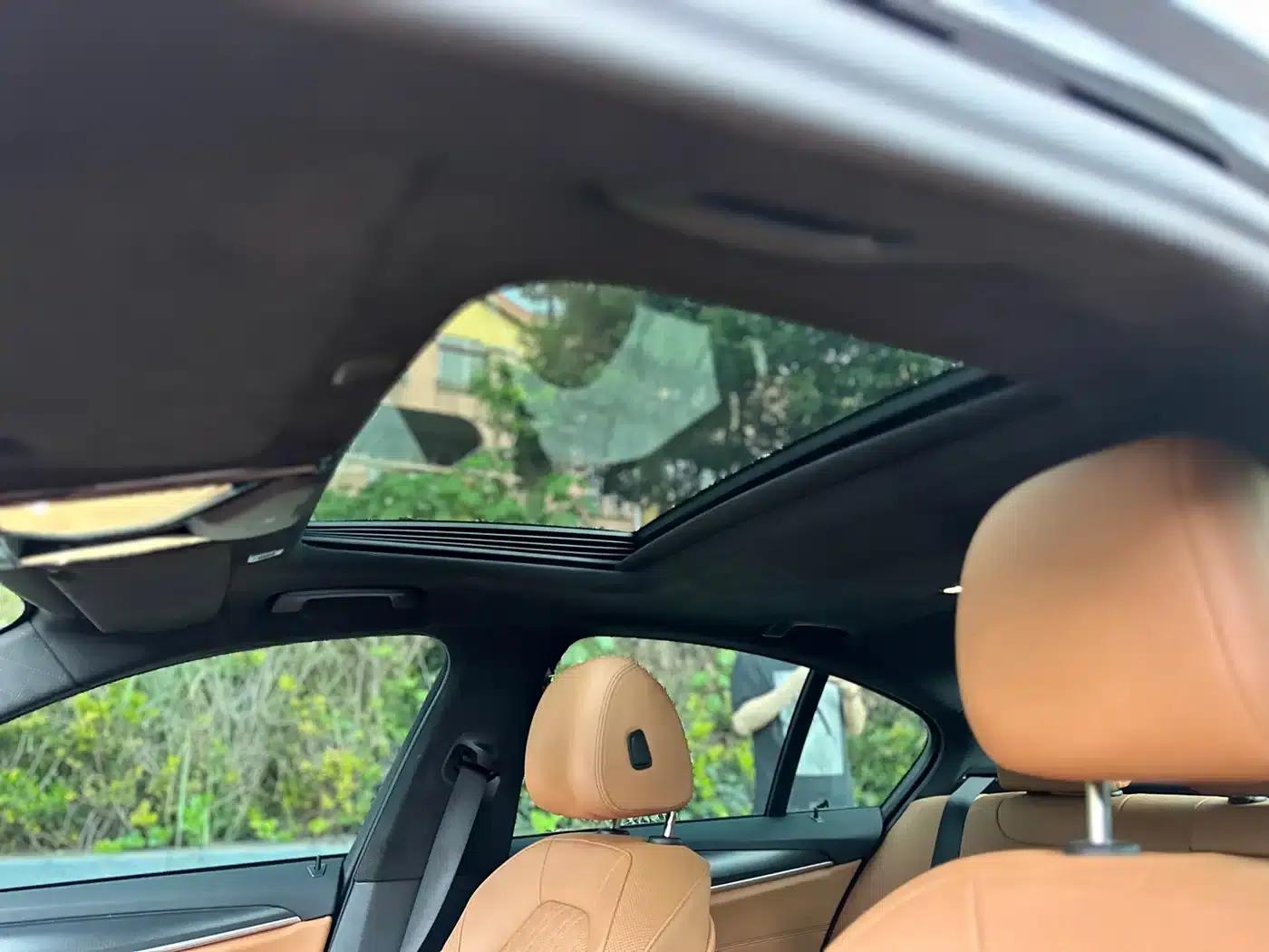 2021 BMW 5 Series Imported Model 525i M Sport Package — миниатюра 16