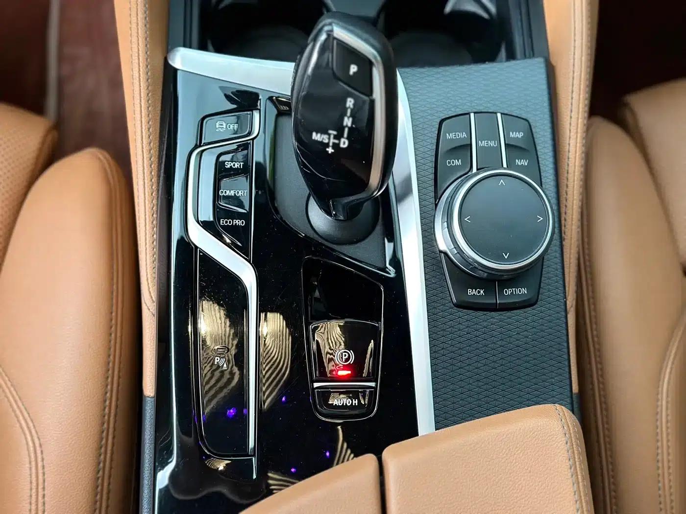 2021 BMW 5 Series Imported Model 525i M Sport Package — миниатюра 19