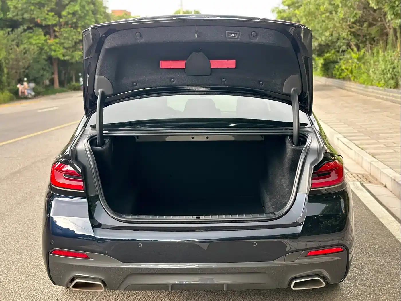 2021 BMW 5 Series Imported Model 525i M Sport Package — миниатюра 20
