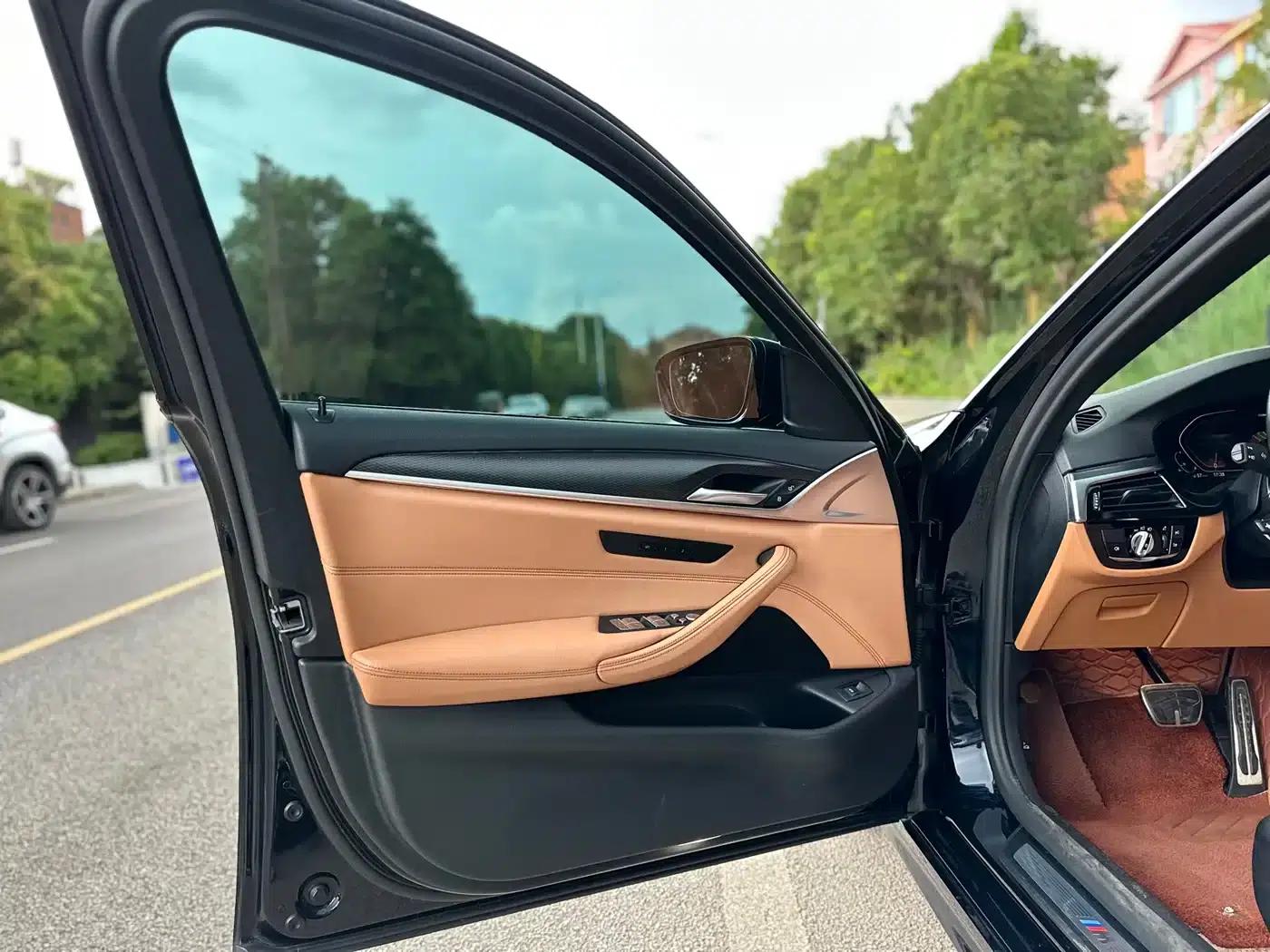 2021 BMW 5 Series Imported Model 525i M Sport Package — миниатюра 8