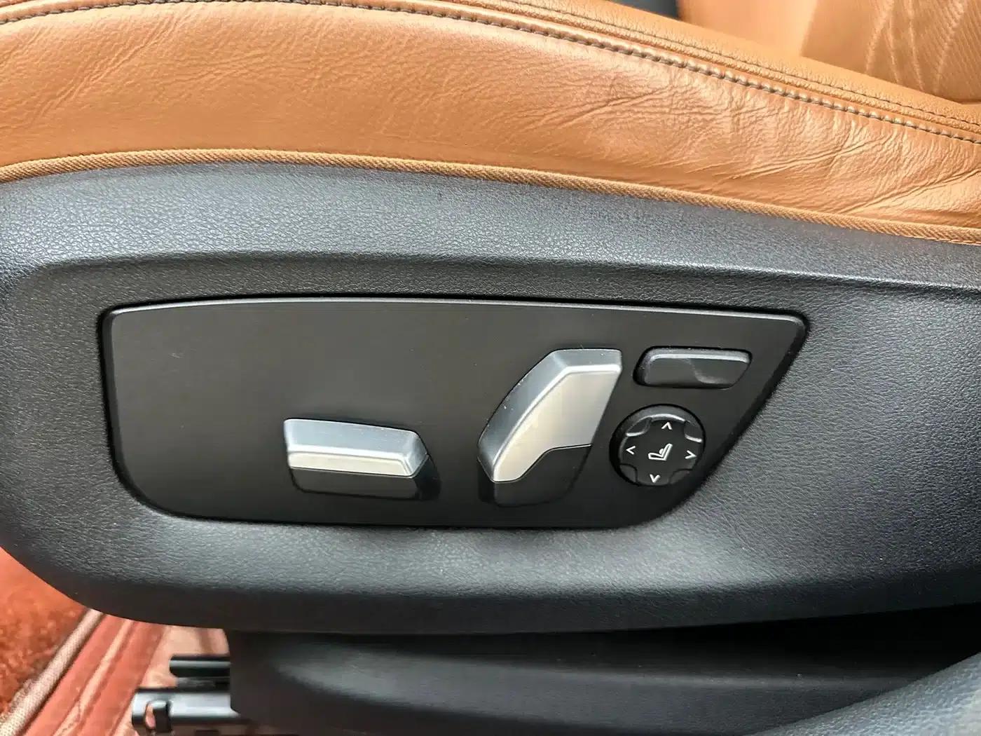 2021 BMW 5 Series Imported Model 525i M Sport Package — миниатюра 10