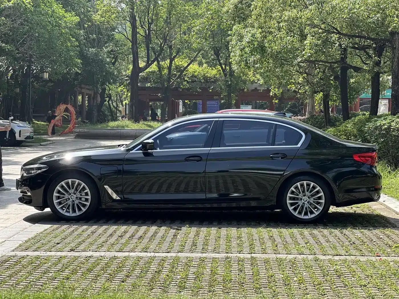 BMW 5 Series PHEV 2020 Mileage Upgrade Edition 530Le Luxury Package — миниатюра 5