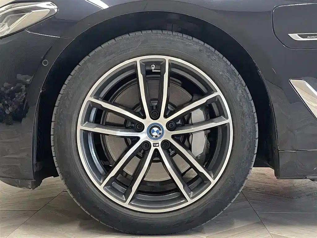 BMW 5 Series PHEV 2021 535Le M Sport Package — миниатюра 11