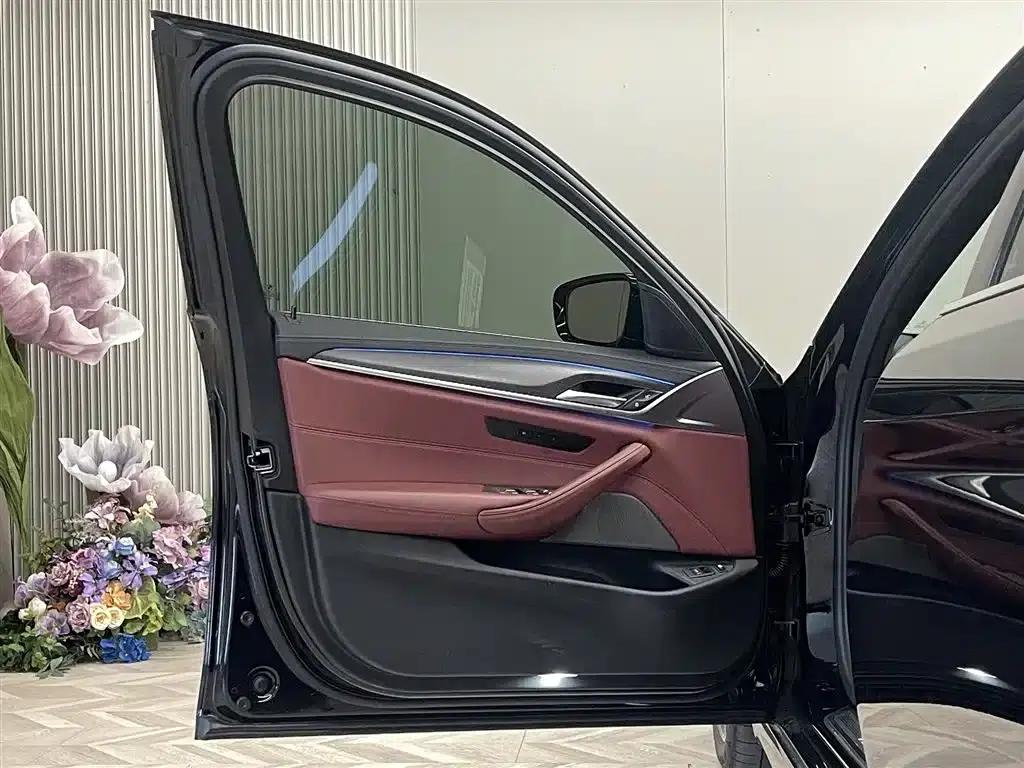 BMW 5 Series PHEV 2021 535Le M Sport Package — миниатюра 15