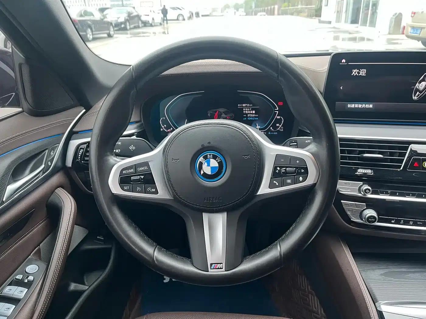 BMW 5 Series PHEV 2022 535Le M Sport Package — миниатюра 11