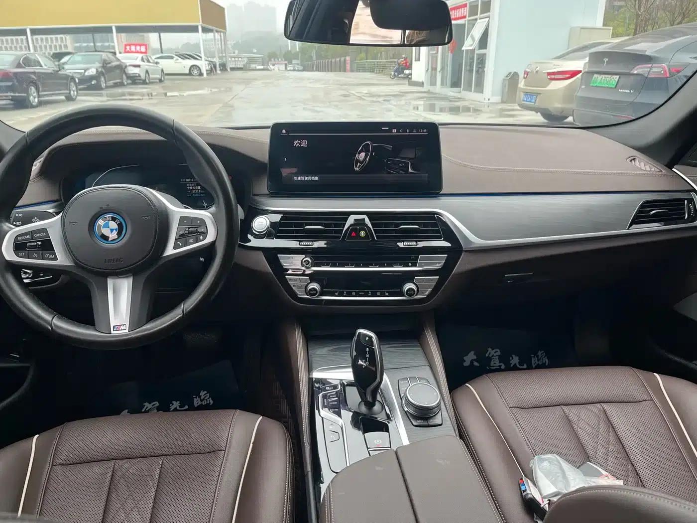 BMW 5 Series PHEV 2022 535Le M Sport Package — миниатюра 14