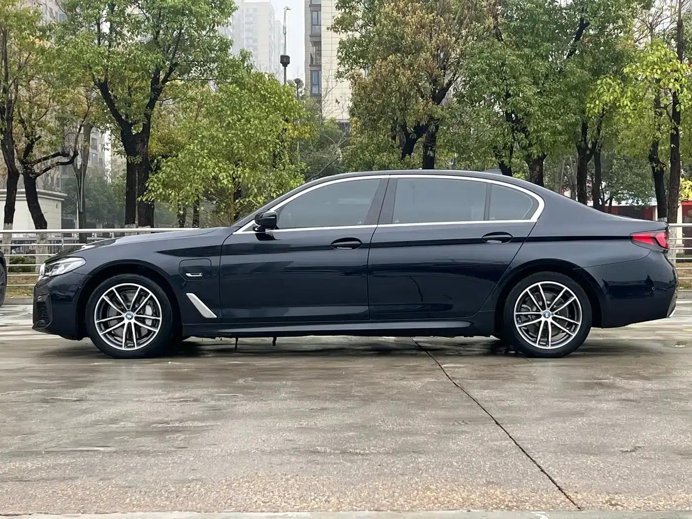 BMW 5 Series PHEV 2022 535Le M Sport Package — миниатюра 3