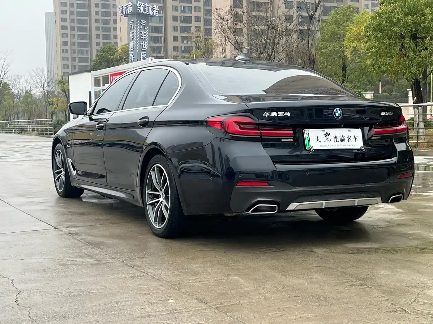 BMW 5 Series PHEV 2022 535Le M Sport Package — миниатюра 6