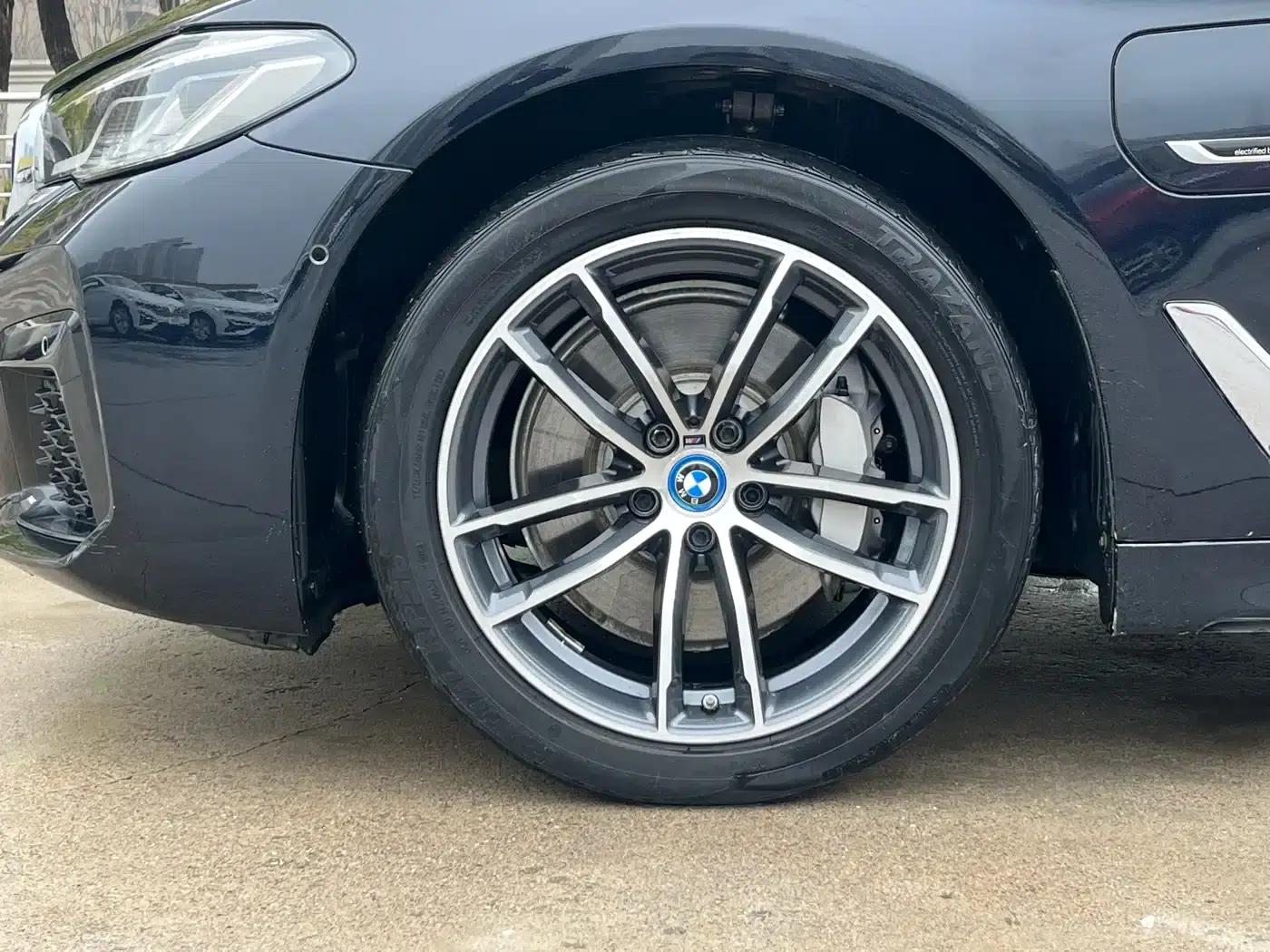 BMW 5 Series PHEV 2022 535Le M Sport Package — миниатюра 7