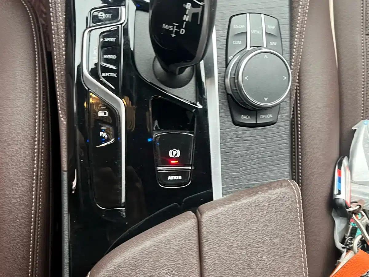 BMW 5 Series PHEV 2022 535Le M Sport Package — миниатюра 10