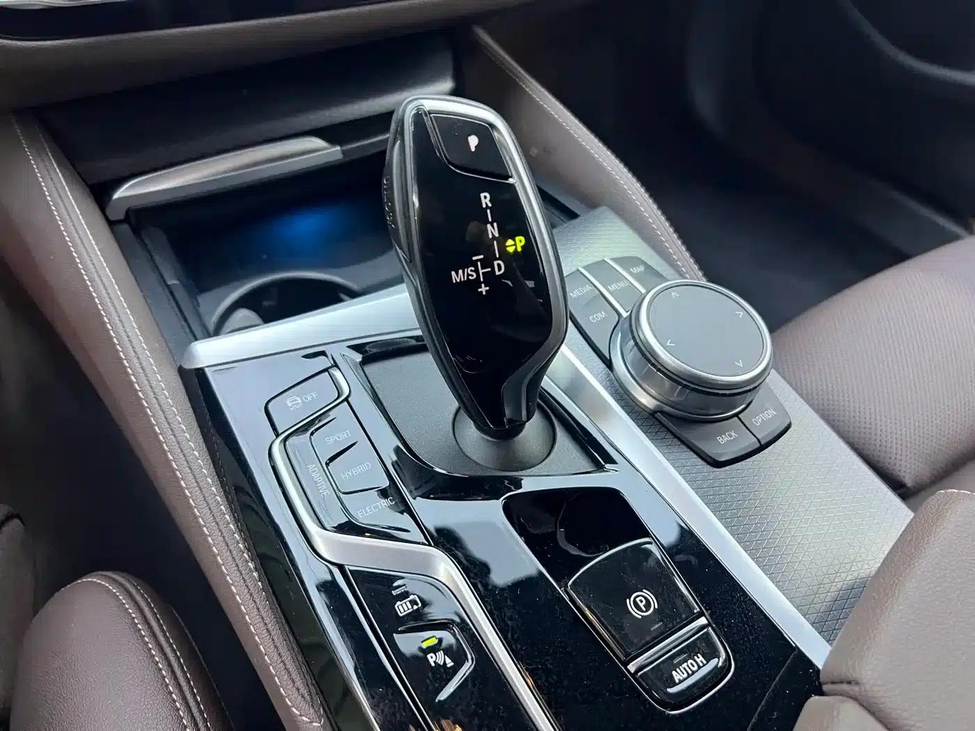 BMW 5 Series PHEV 2021 535Le Pioneer Edition M Sport Package — миниатюра 27