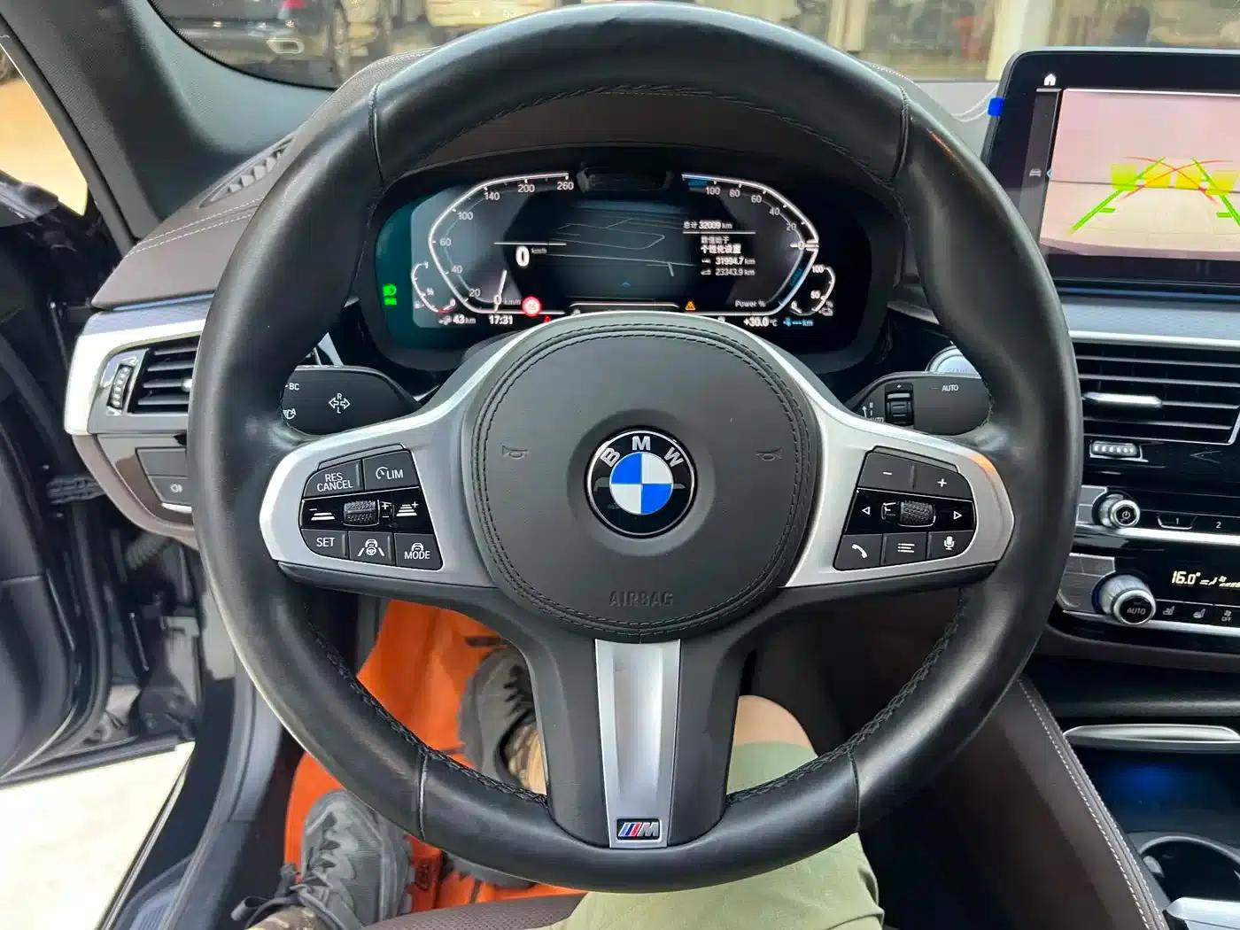 BMW 5 Series PHEV 2021 535Le Pioneer Edition M Sport Package — миниатюра 28