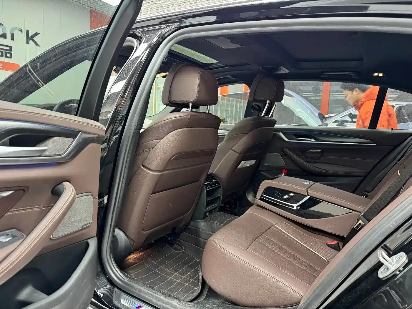 BMW 5 Series PHEV 2021 535Le Pioneer Edition M Sport Package — миниатюра 6