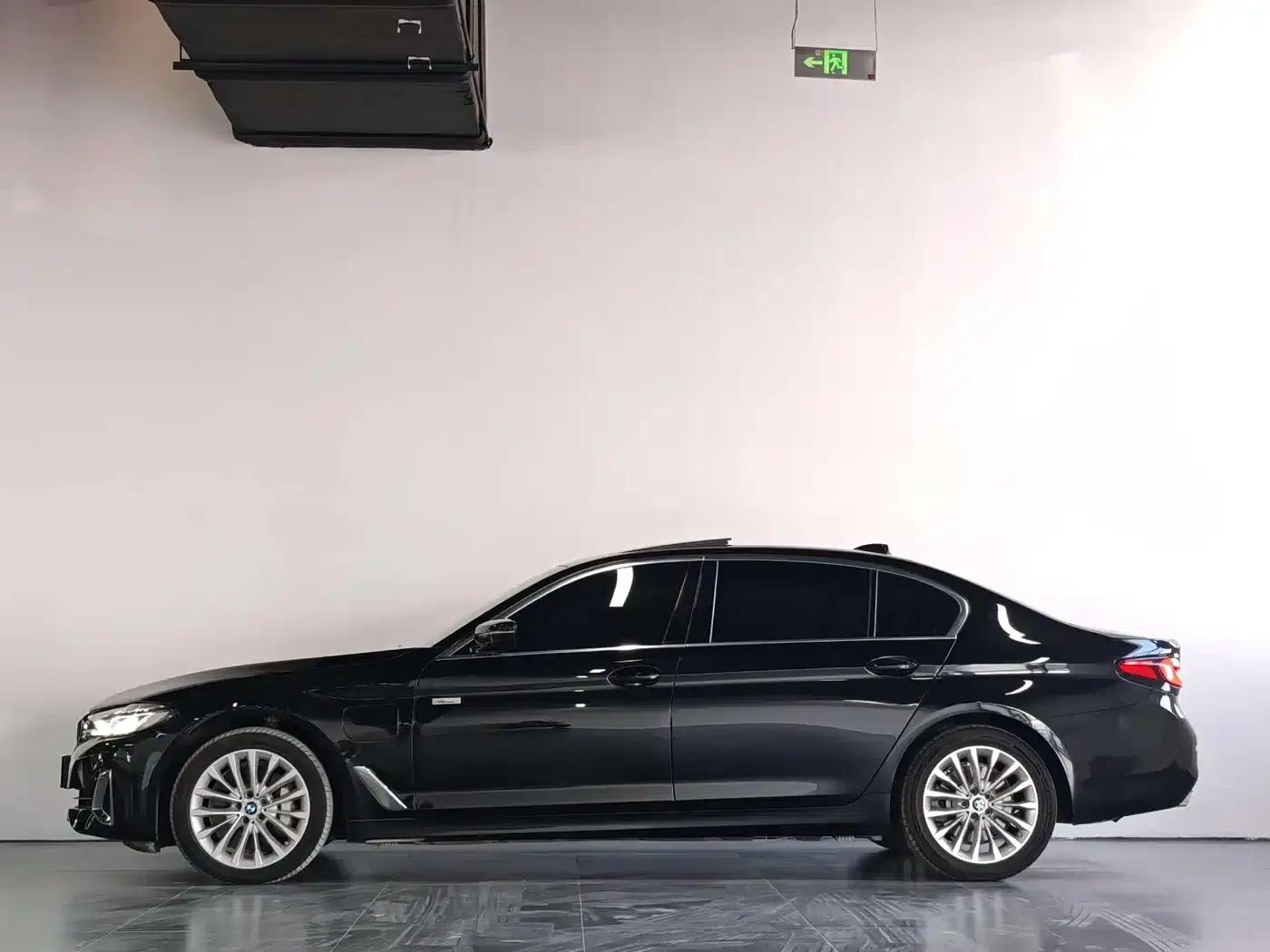 BMW 5 Series PHEV 2021 535Le Luxury Package — миниатюра 3