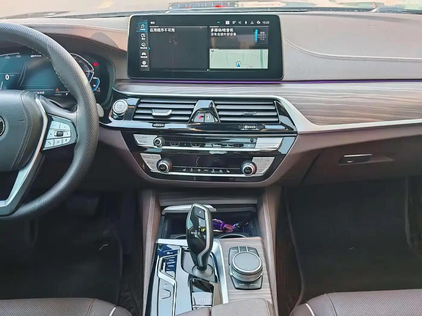 BMW 5 Series PHEV 2021 535Le Luxury Package — миниатюра 22