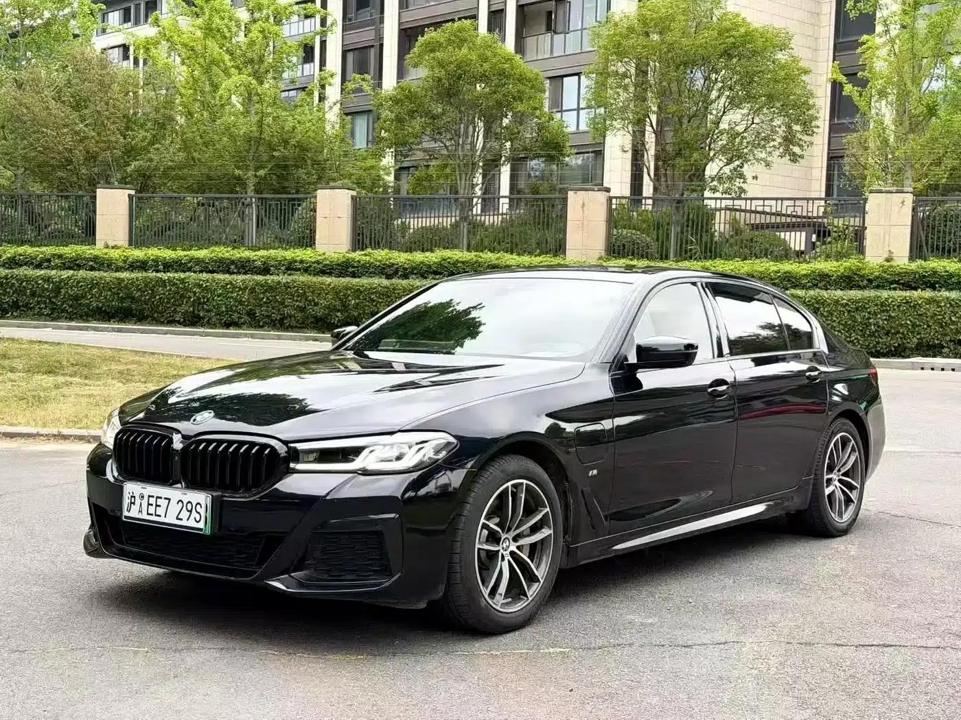 BMW 5 Series PHEV 2021 Facelift 535Le Luxury Package — миниатюра 1