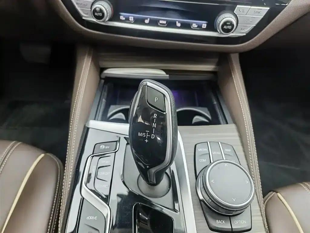 BMW 5 Series PHEV 2020 530Le Luxury Package — миниатюра 13