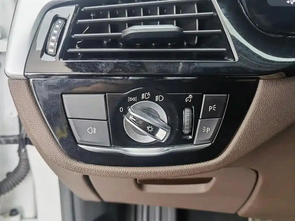 BMW 5 Series PHEV 2020 530Le Luxury Package — миниатюра 21