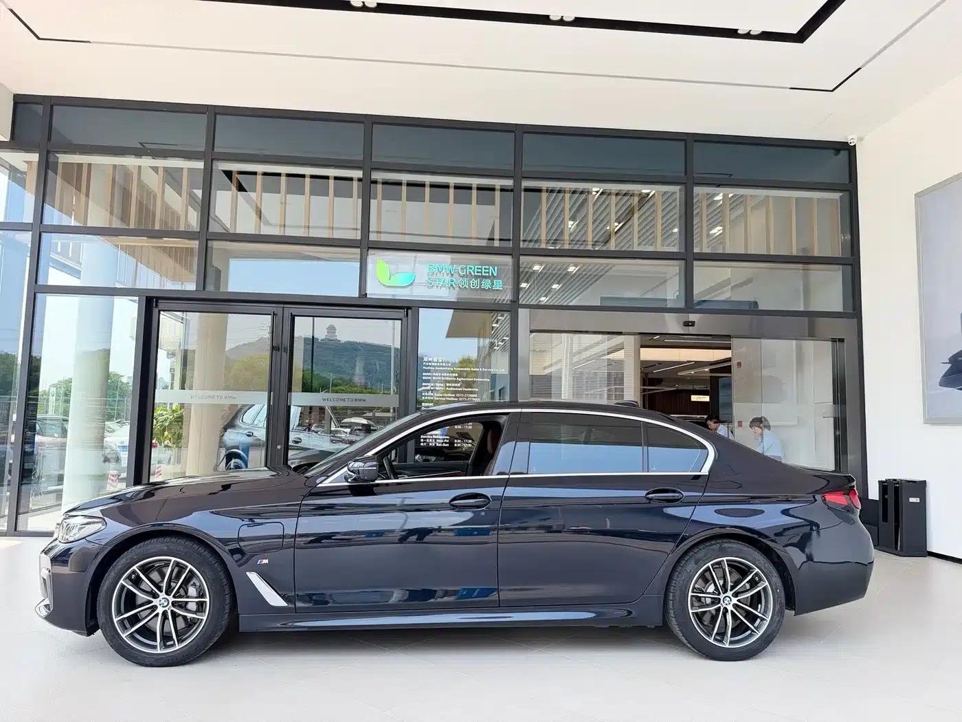 BMW 5 Series PHEV 2021 Facelift 535Le Pioneer Edition M Sport Package — миниатюра 2