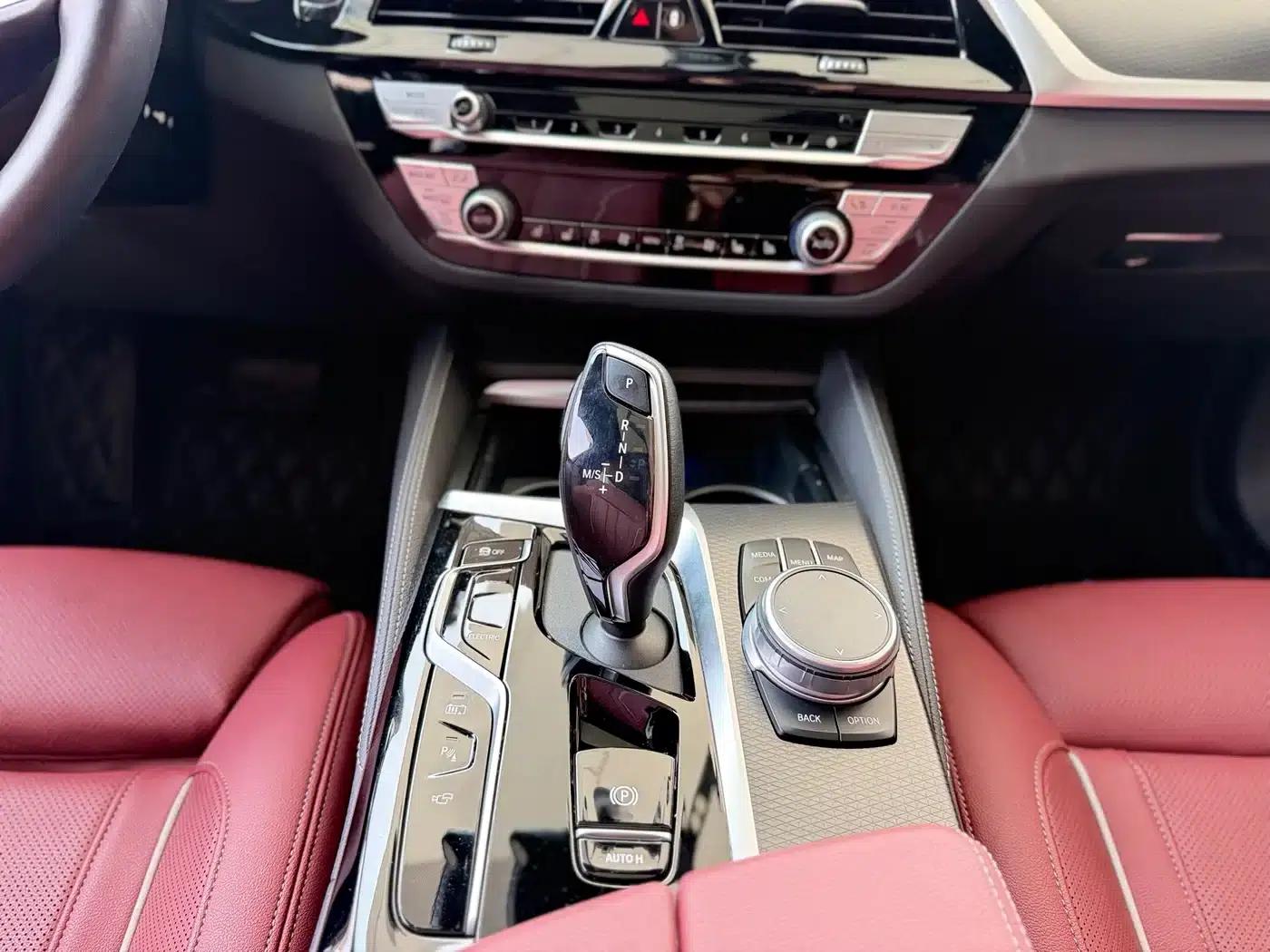 BMW 5 Series PHEV 2021 Facelift 535Le Pioneer Edition M Sport Package — миниатюра 12