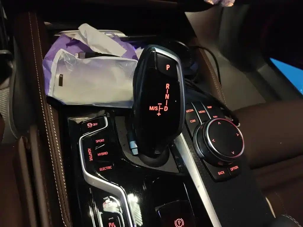 BMW 5 Series PHEV 2022 Facelift 535Le Pioneer Edition M Sport Package — миниатюра 15