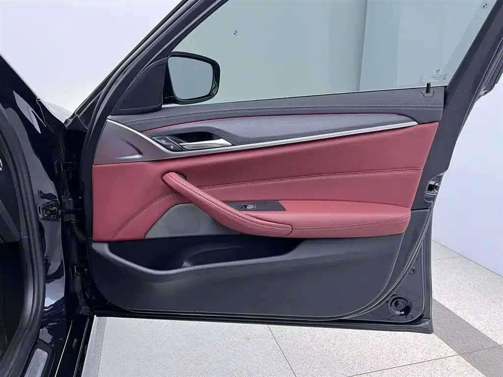 BMW 5 Series PHEV 2022 Facelift 535Le Pioneer Edition M Sport Package — миниатюра 26