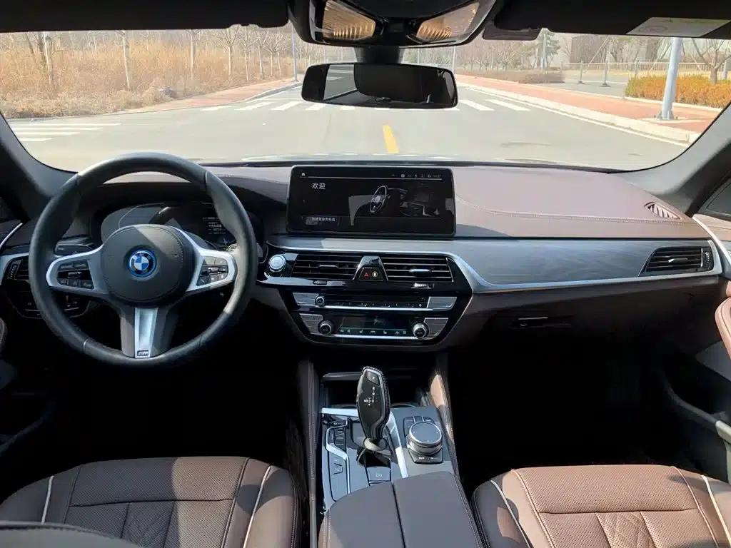 BMW 5 Series PHEV 2022 535Le M Sport Package — миниатюра 7