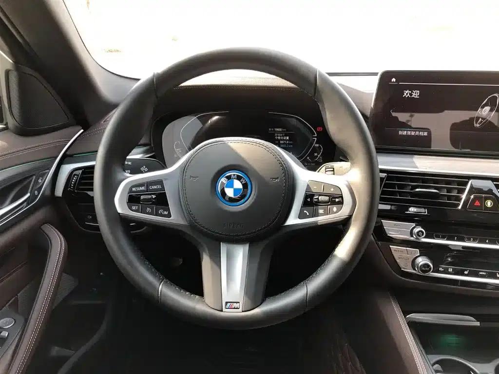 BMW 5 Series PHEV 2022 535Le M Sport Package — миниатюра 9