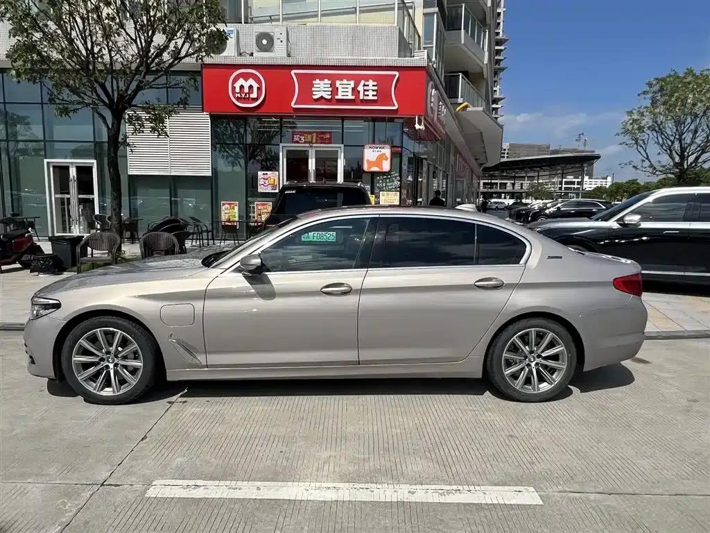 BMW 5 Series PHEV 2019 530Le Luxury Package — миниатюра 3