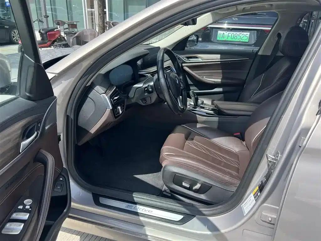BMW 5 Series PHEV 2019 530Le Luxury Package — миниатюра 4