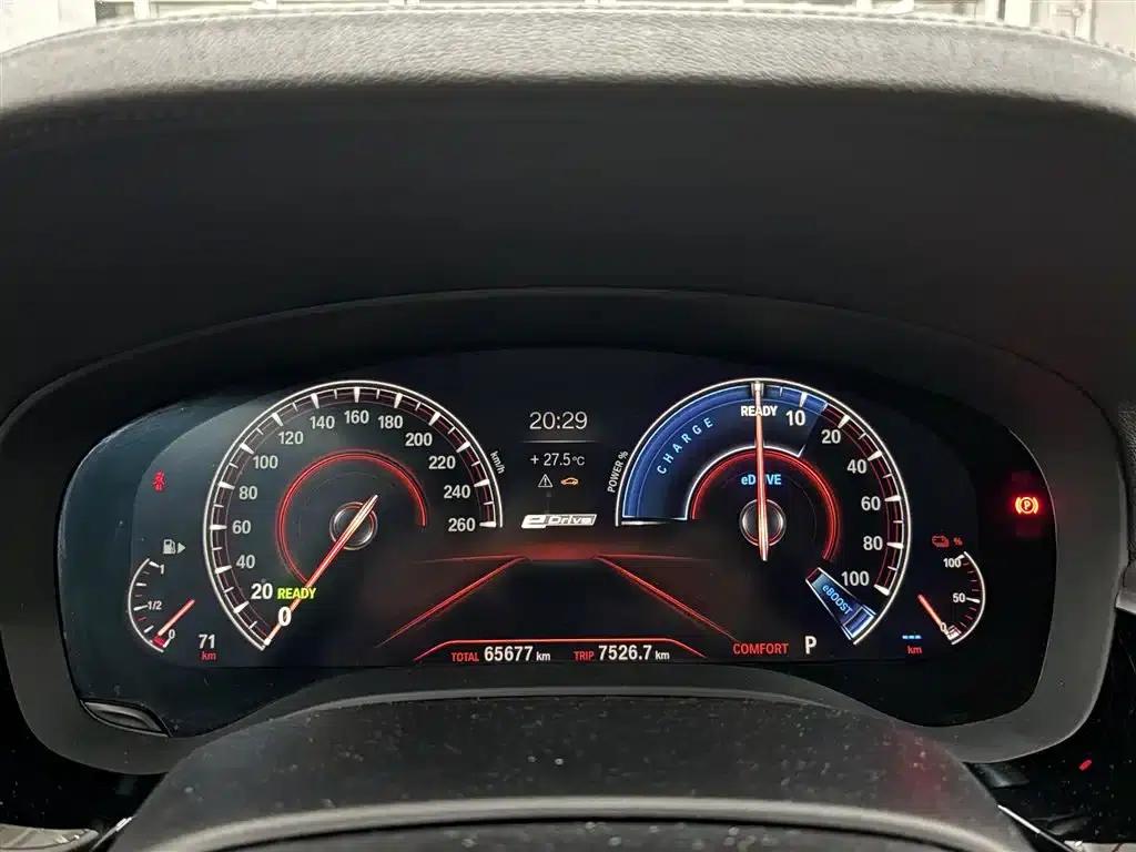 BMW 5 Series PHEV 2019 530Le Luxury Package — миниатюра 6