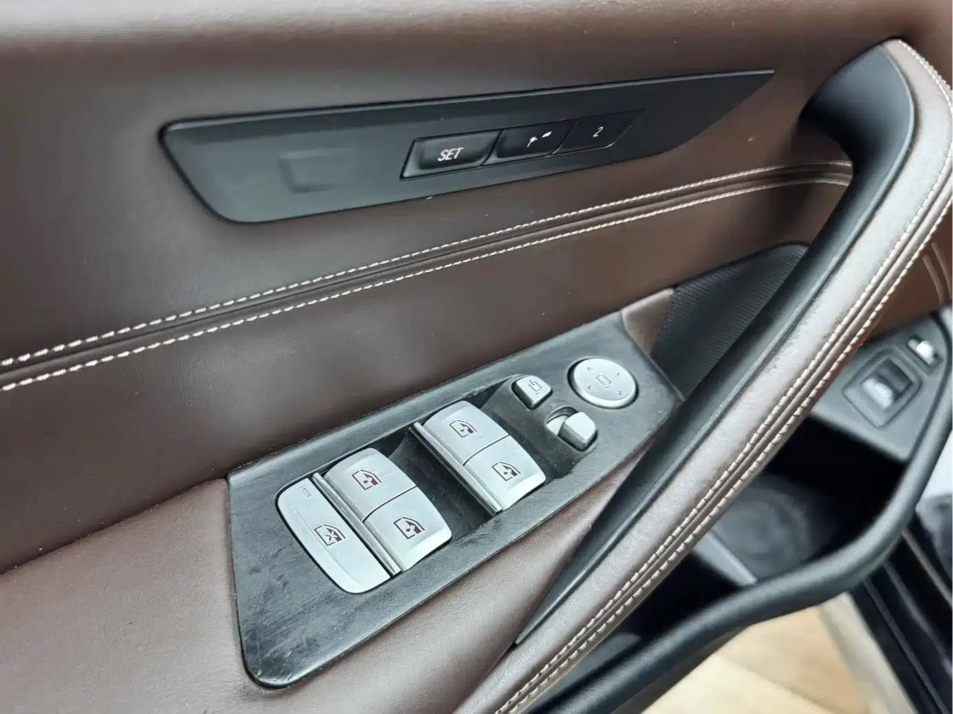 BMW 5 Series PHEV 2019 530Le Luxury Package — миниатюра 11