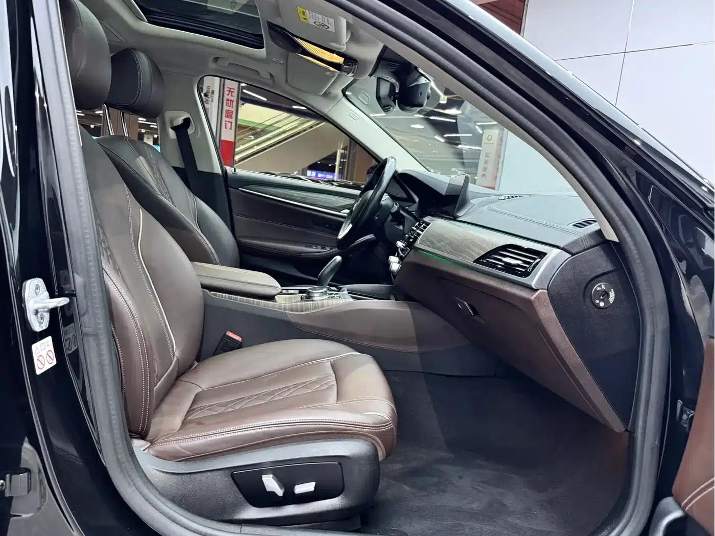 BMW 5 Series PHEV 2019 530Le Luxury Package — миниатюра 17