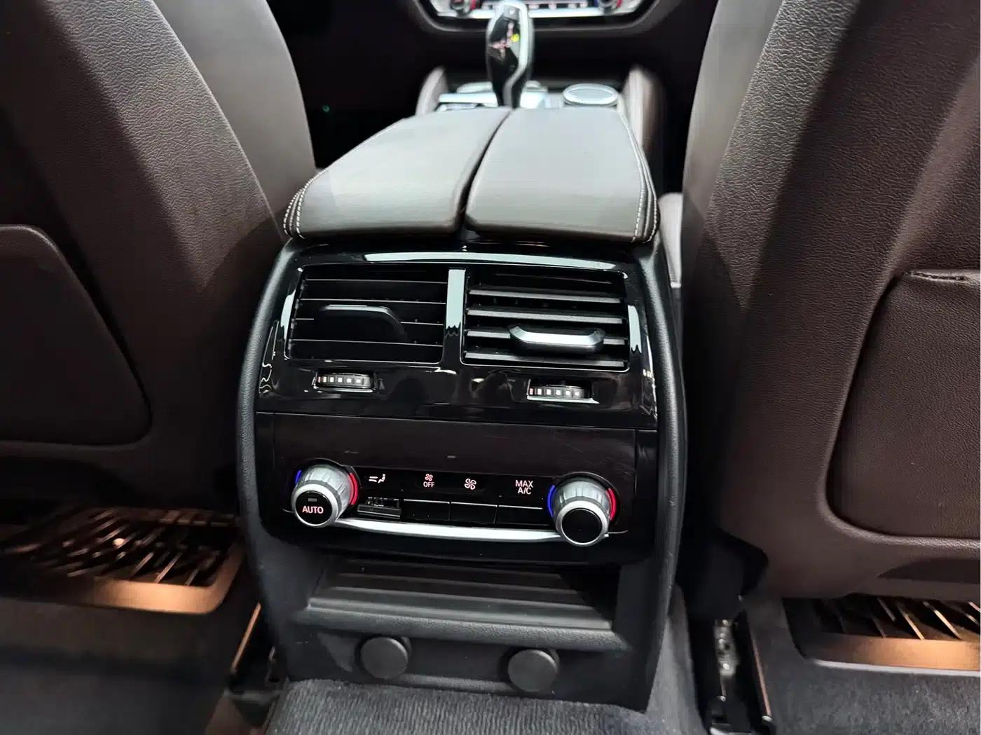 BMW 5 Series PHEV 2019 530Le Luxury Package — миниатюра 18