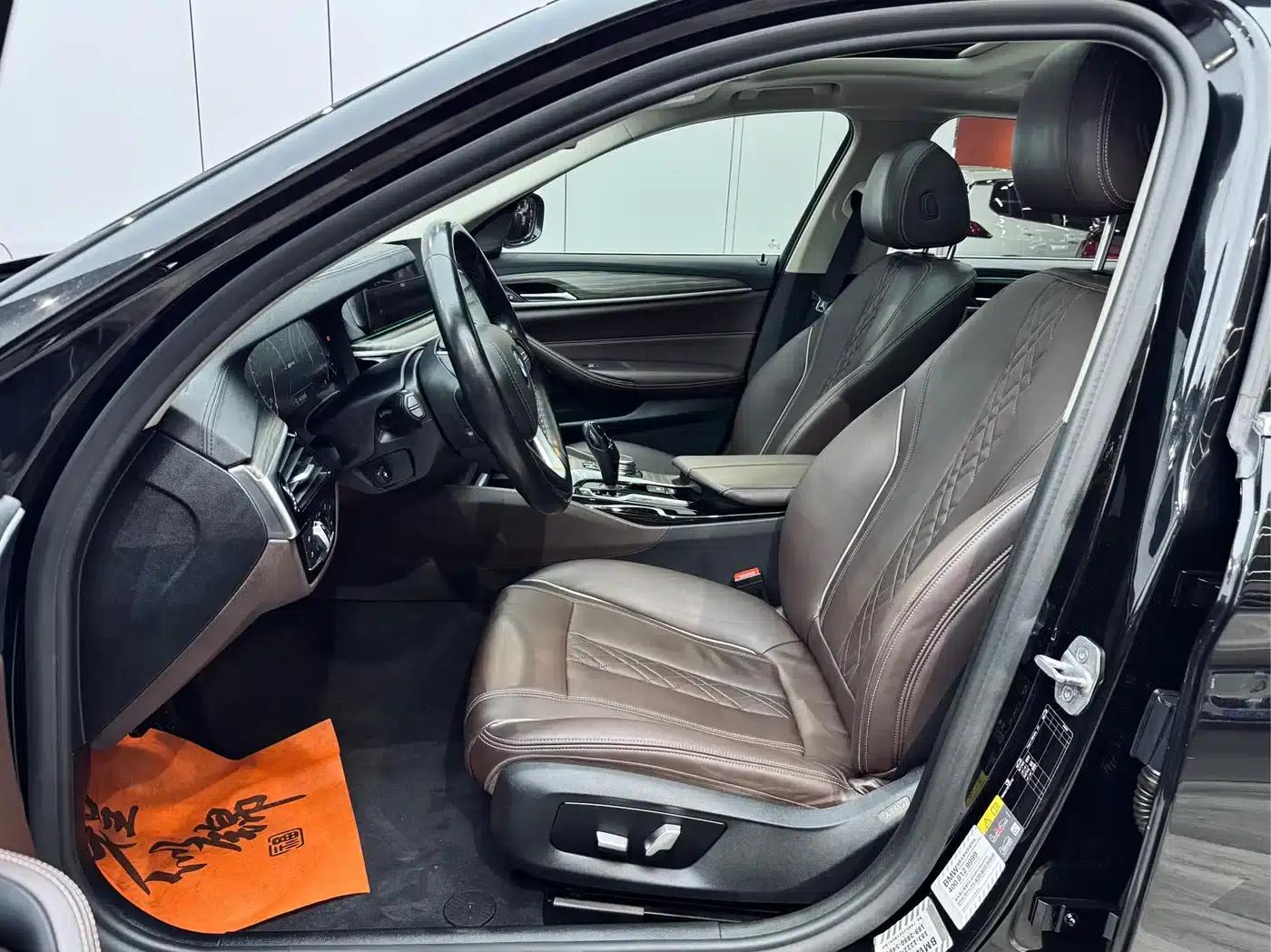 BMW 5 Series PHEV 2019 530Le Luxury Package — миниатюра 9