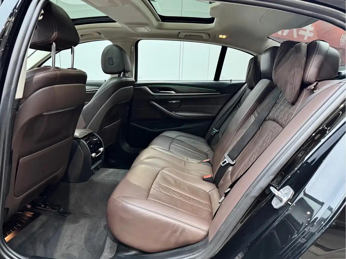 BMW 5 Series PHEV 2019 530Le Luxury Package — миниатюра 10