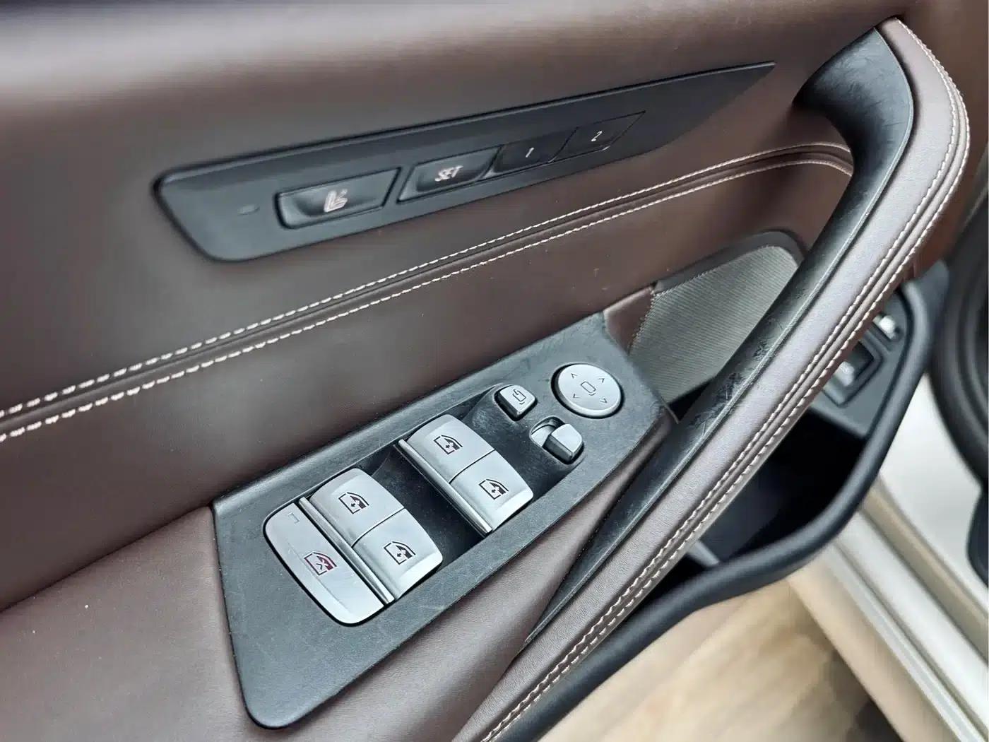 BMW 5 Series PHEV 2020 530Le Pioneer Edition — миниатюра 12