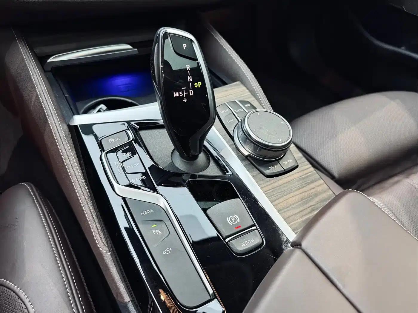 BMW 5 Series PHEV 2020 530Le Pioneer Edition — миниатюра 17