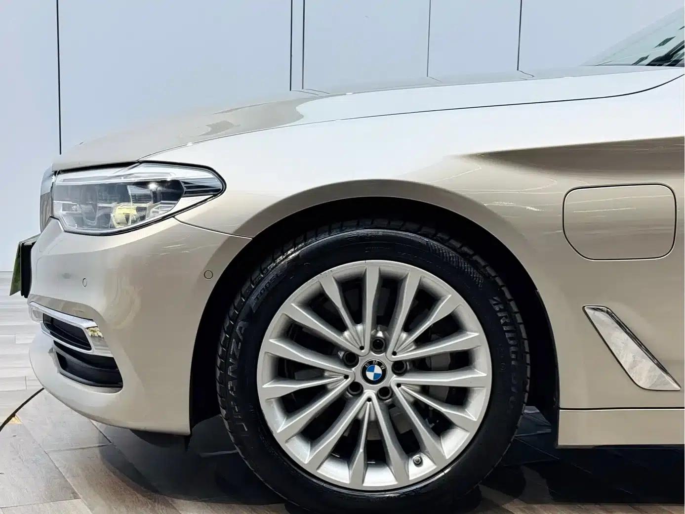 BMW 5 Series PHEV 2020 530Le Pioneer Edition — миниатюра 28