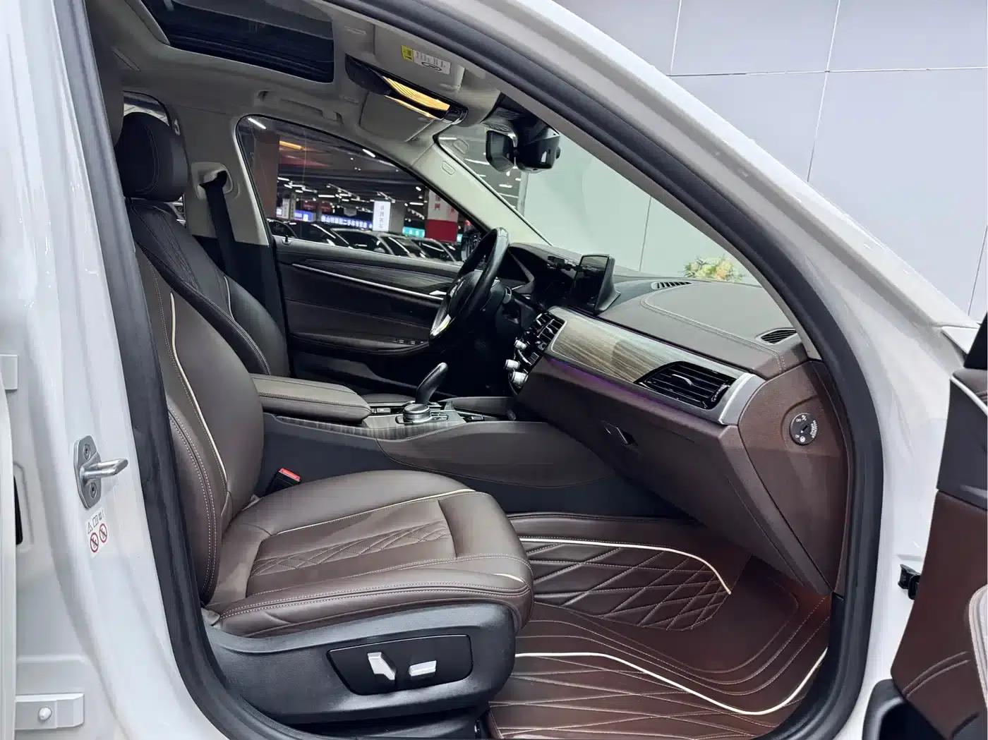 BMW 5 Series PHEV 2020 Mileage Upgrade Edition 530Le Luxury Package — миниатюра 24