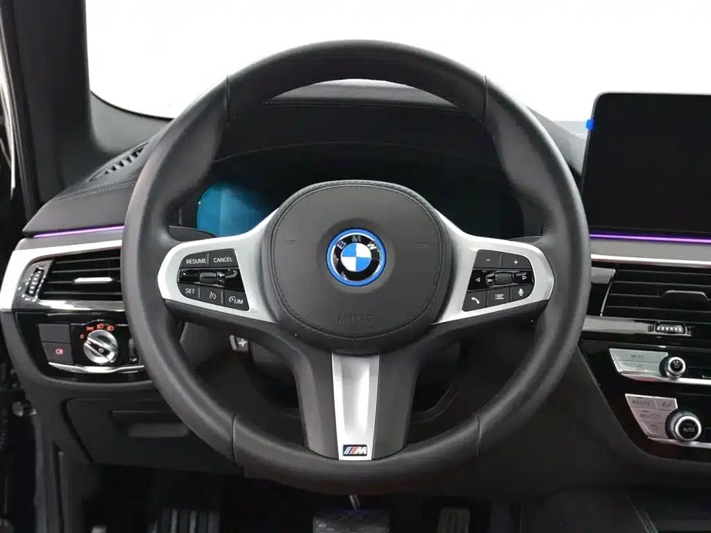 BMW 5 Series PHEV 2022 535Le M Sport Package — миниатюра 15