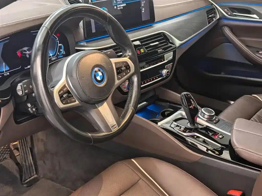 BMW 5 Series PHEV 2022 535Le M Sport Package — миниатюра 9