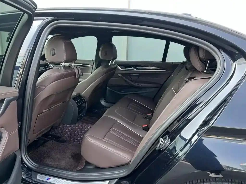 BMW 5 Series PHEV 2022 535Le M Sport Package — миниатюра 8