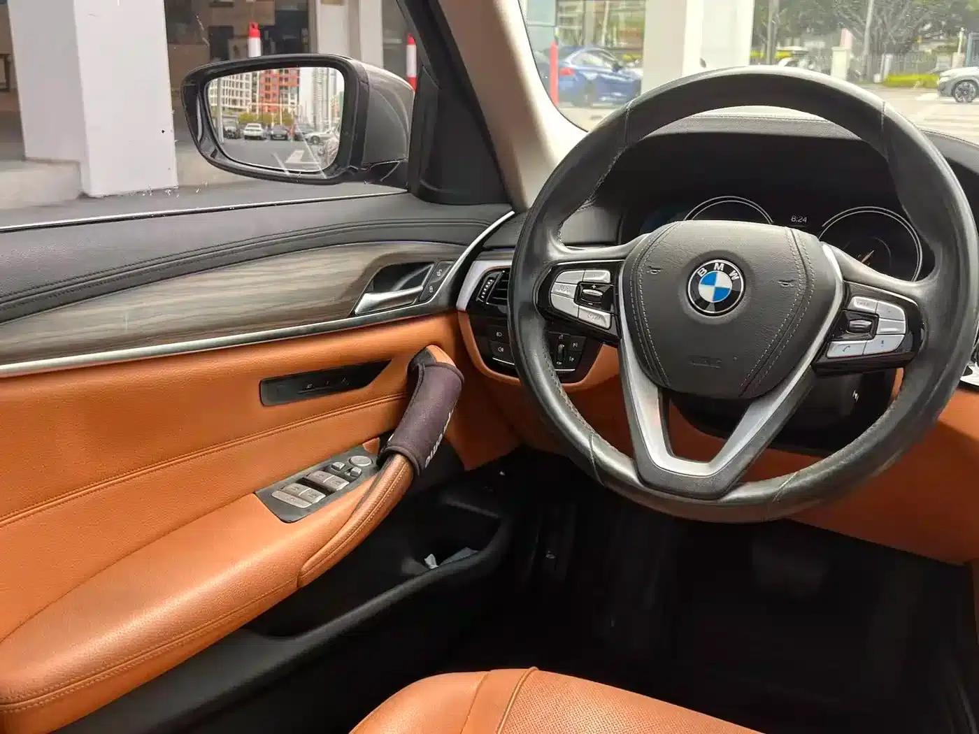 BMW 5 Series PHEV 2018 530Le Luxury Package — миниатюра 17