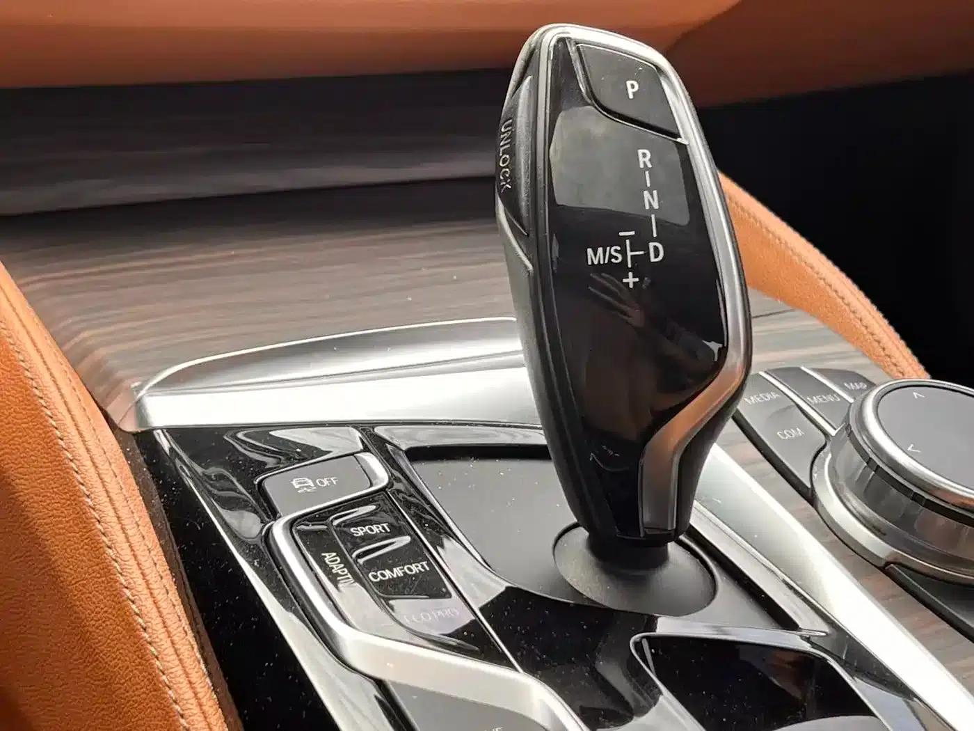 BMW 5 Series PHEV 2018 530Le Luxury Package — миниатюра 19